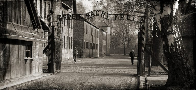„Auf den Spuren der Täter und Opfer von Auschwitz“